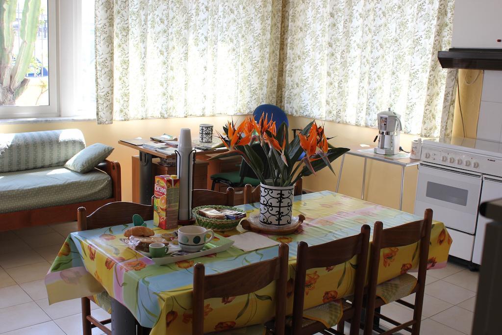 Domus Felix Bed & Breakfast Ercolano Bagian luar foto