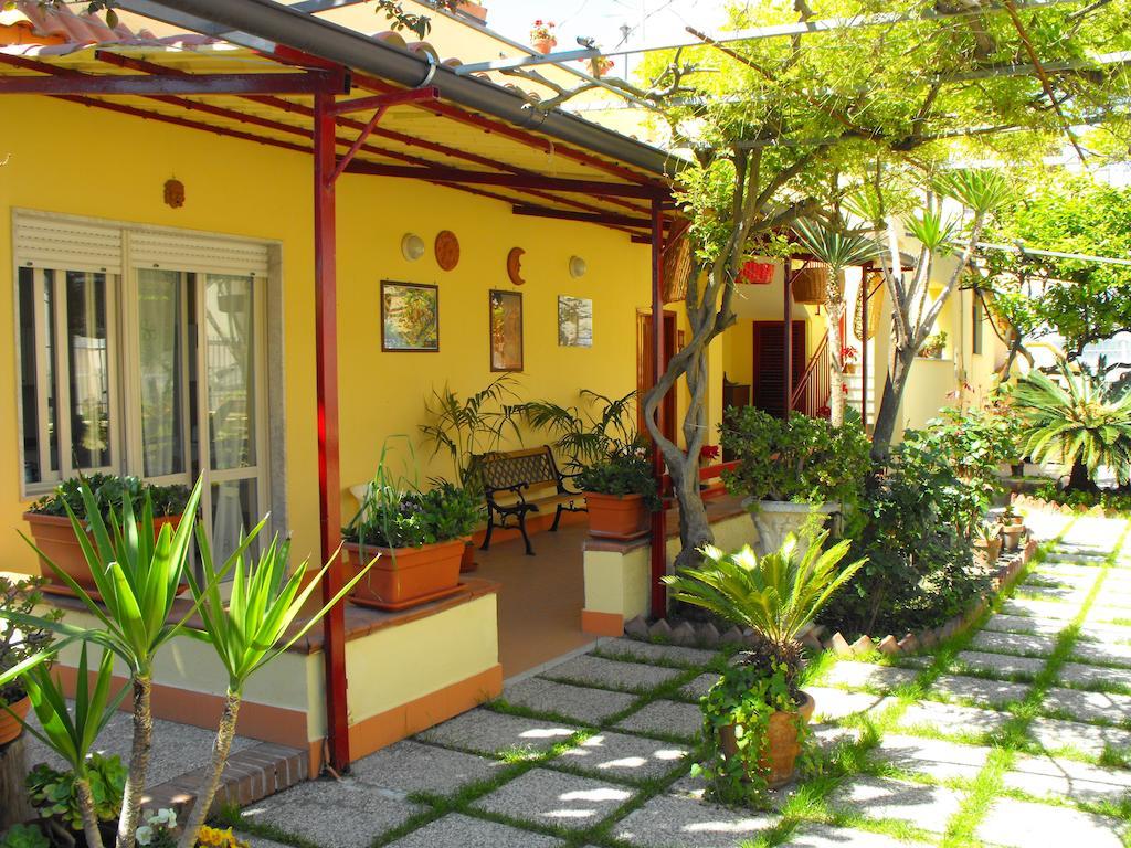 Domus Felix Bed & Breakfast Ercolano Bagian luar foto